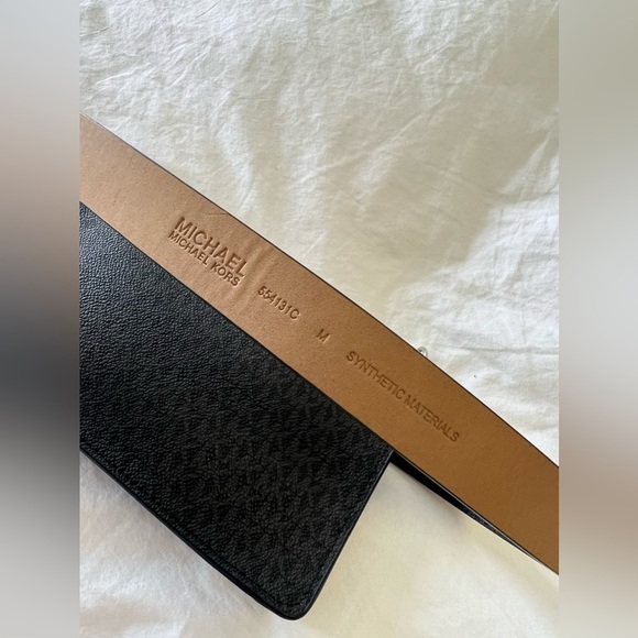 MICHAEL KORS | SZ M | Black Belt Bag Fanny Pack Waist Pouch Wallet | EUC - Picture 6 of 10